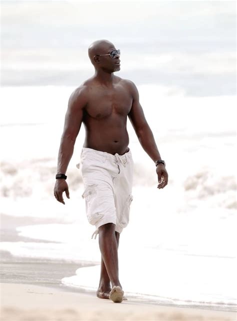 djimon hounsou height weight